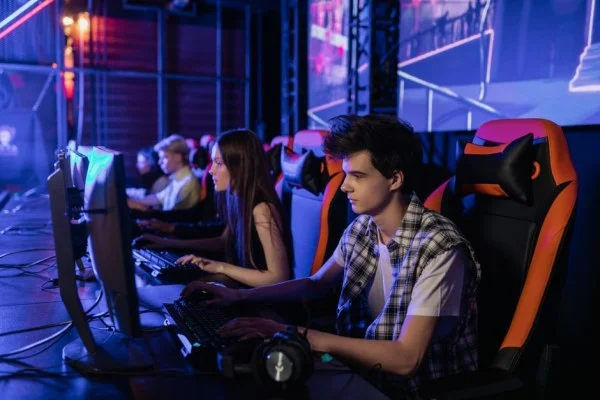 professional gamer playing computer